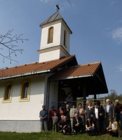 Stranjančani nakon mise na Uskrs 2009.