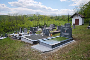 Pripreme za blagoslov polja na Batkovića groblju