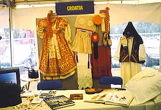 Samostalno sivane nošnje.